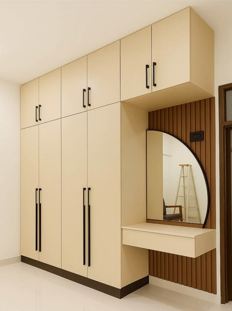 Cream Minimalist Walk-In Unit