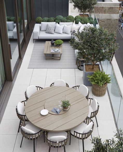 Circular Oak Garden Dining Table